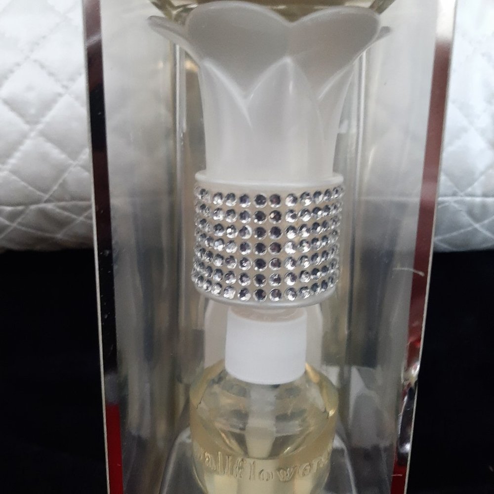 Bath & Body Works Sparkle Wallflower with Japanese Cherry Refill - Picture 2 of 6